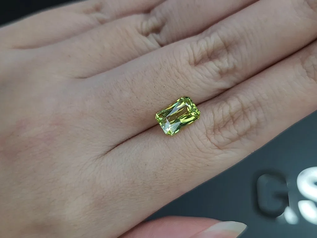 Yellow green chrysoberyl radiant cut 2.29 carats, Madagascar Image №2