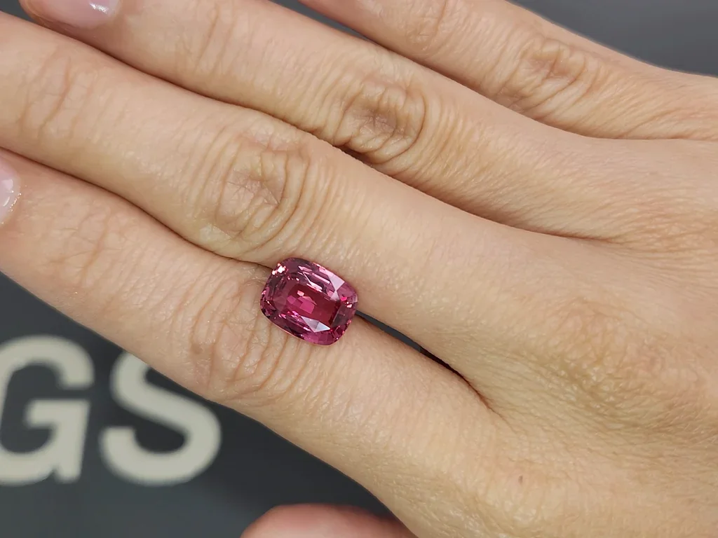 Zafiro Padparadscha de talla cojín sin calentar, 4,12 quilates, Madagascar Image №2