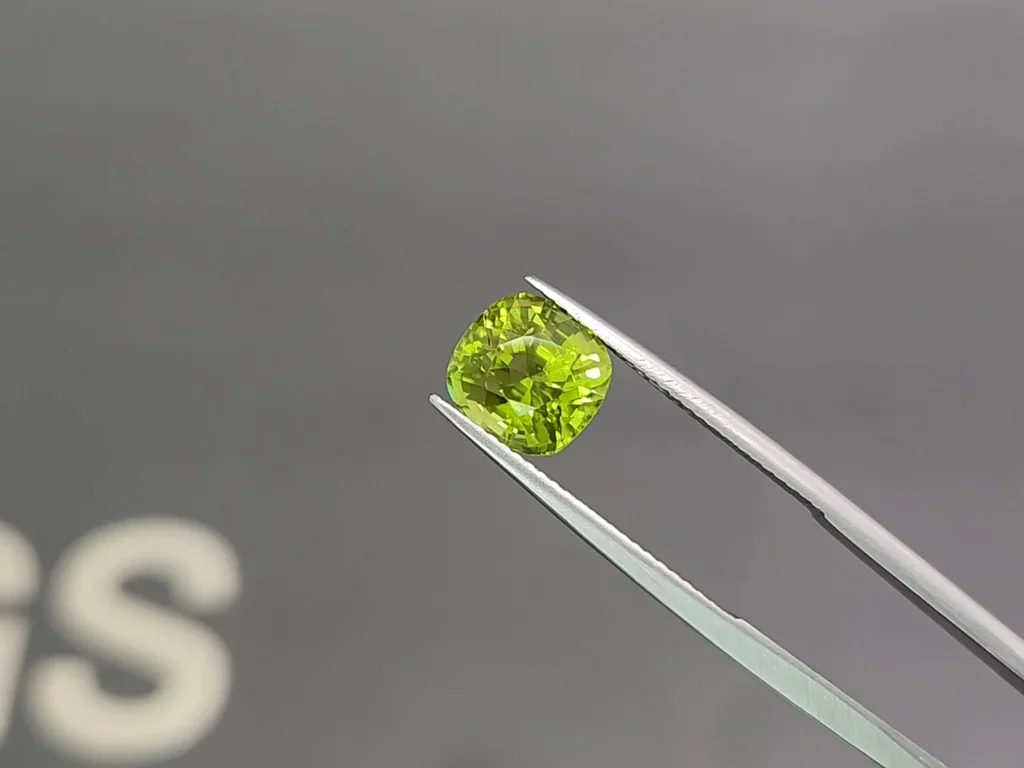 Péridot taille coussin 3,49 ct Birmanie  Image №3