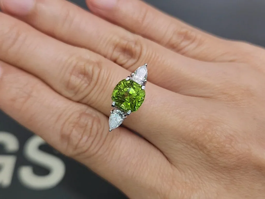 Péridot taille coussin 3,49 ct Birmanie  Image №5