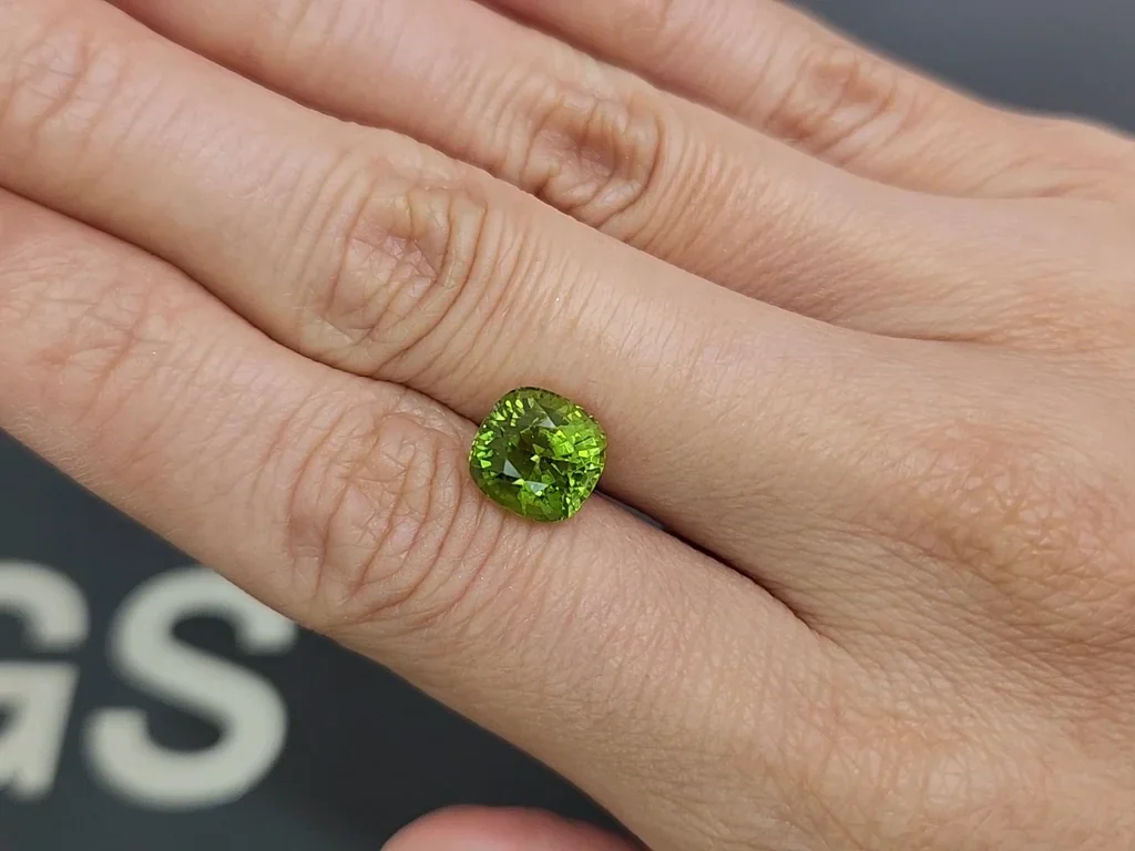 Péridot taille coussin 3,49 ct Birmanie  Image №2