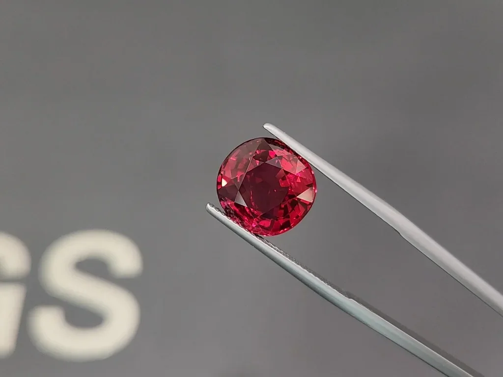 Spinel Vivid Red  cushion cut 7.03 carats, Vietnam Image №3