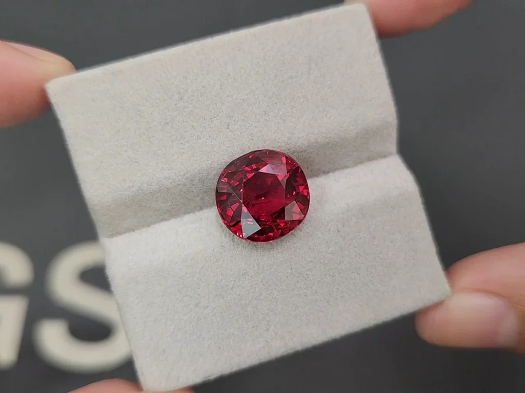 Spinel Vivid Red  cushion cut 7.03 carats, Vietnam Image №4