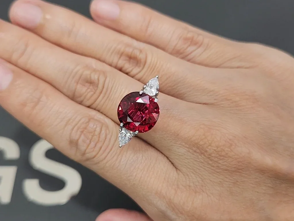 Spinel Vivid Red  cushion cut 7.03 carats, Vietnam Image №5