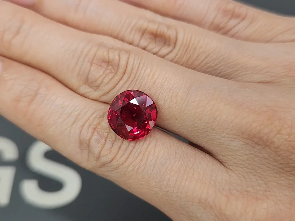 Spinel Vivid Red  cushion cut 7.03 carats, Vietnam Image №2