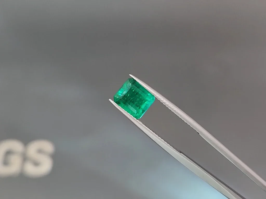 Emerald Muzo Green octagon cut 2.09 carats, Colombia Image №3