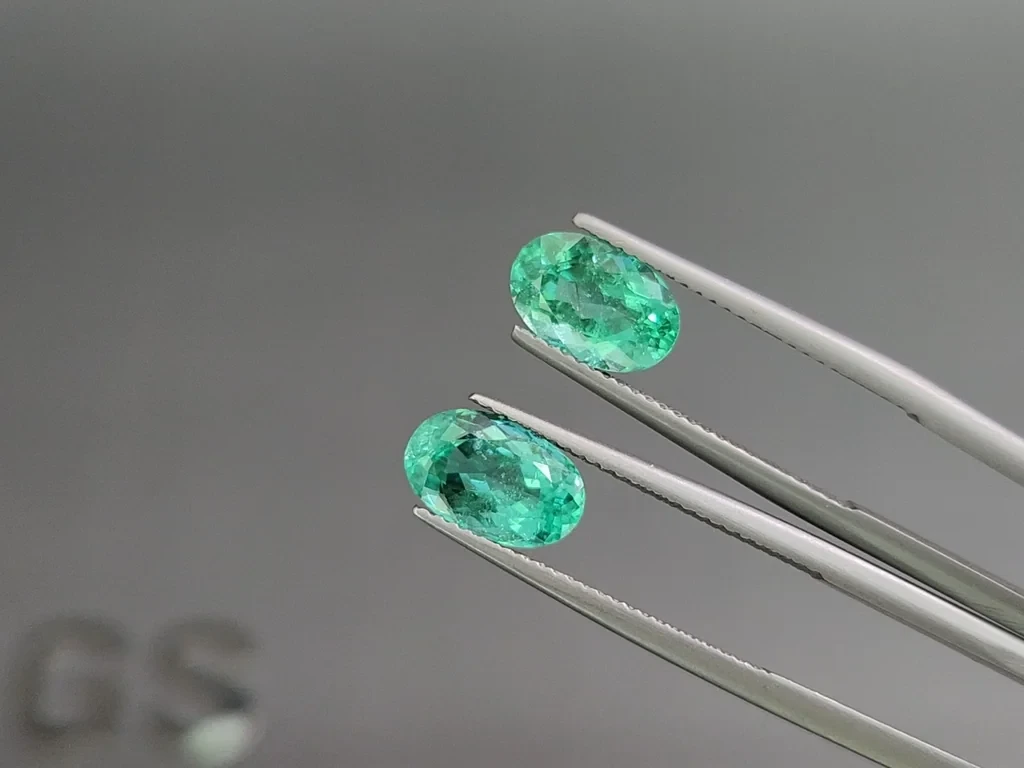 Ensemble de tourmalines Paraiba ovales vert néon 11,06 carats, Mozambique Image №4
