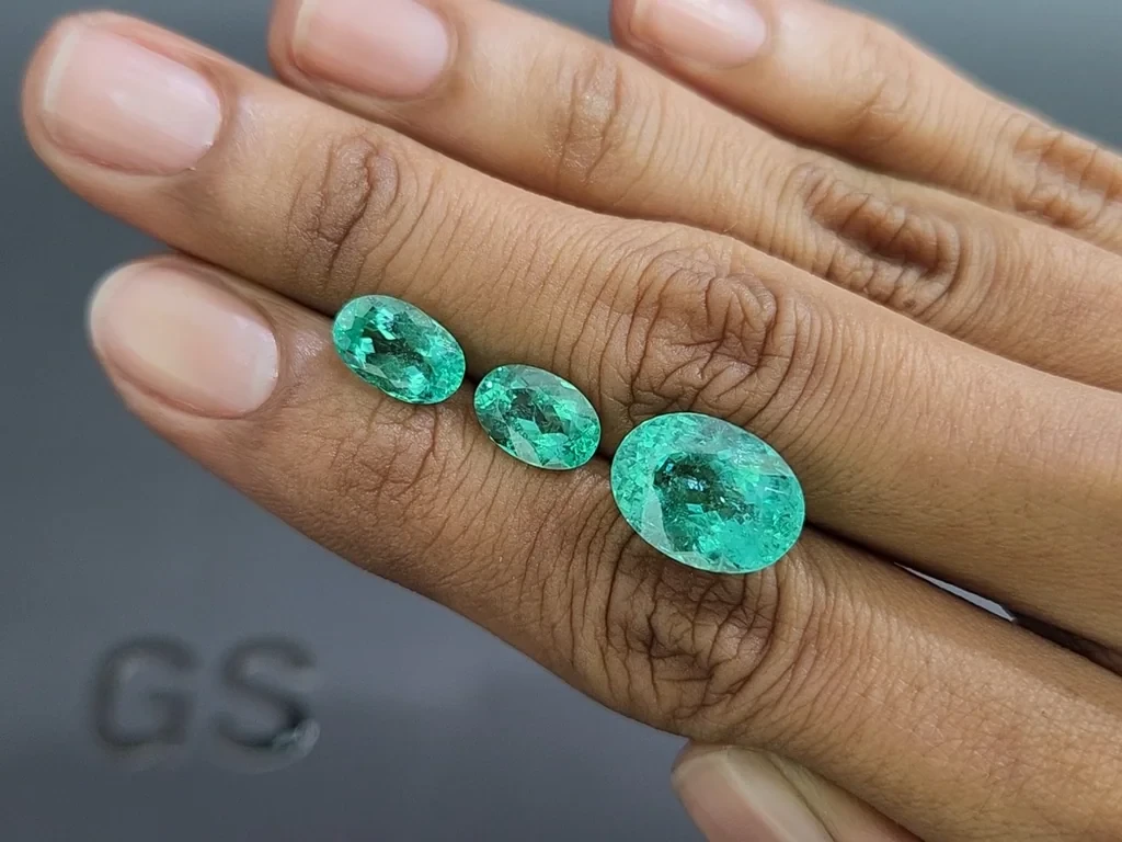 Ensemble de tourmalines Paraiba ovales vert néon 11,06 carats, Mozambique Image №2