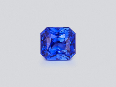 Saphir bleu intense taille radiant 3,53 carats, Sri Lanka photo