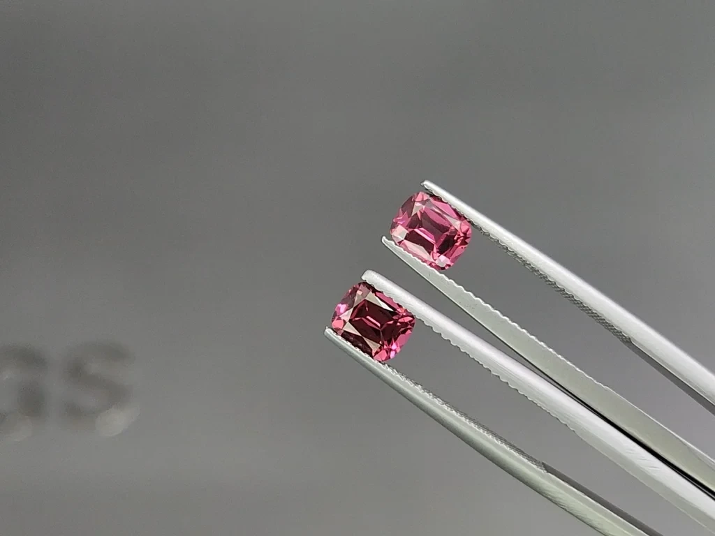 Satz rhodolith-granat kissenförmig geschliffener 3,52 karat, aus Madagaskar Image №3