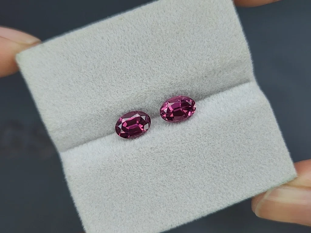 Pair of rhodolite garnets oval cut 2.03 carats, Madagascar Image №4