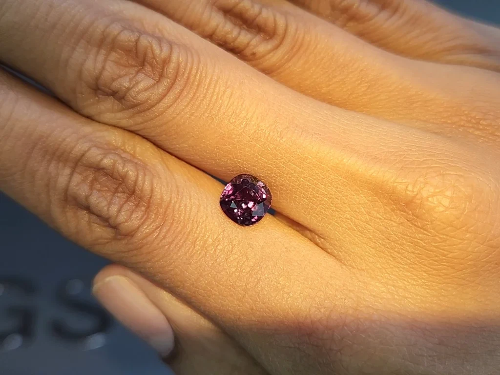 Alexandrit mit farbwechsel im kissenschliff 2.10 karat,  Brasilien Image №3