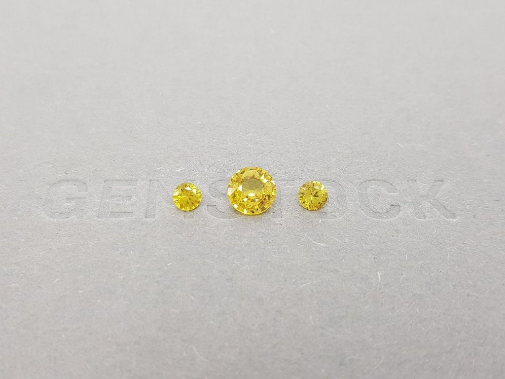 Set of three unheated greenish yellow sapphires 1.30 ct Image №1