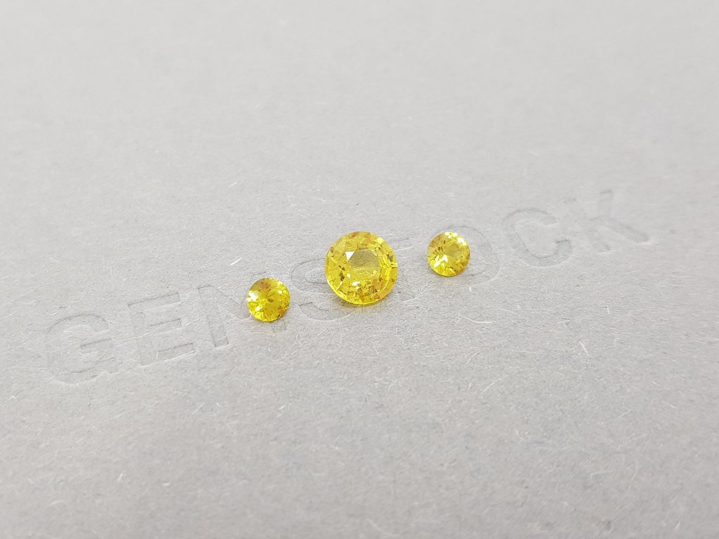 Set of three unheated greenish yellow sapphires 1.30 ct Image №2