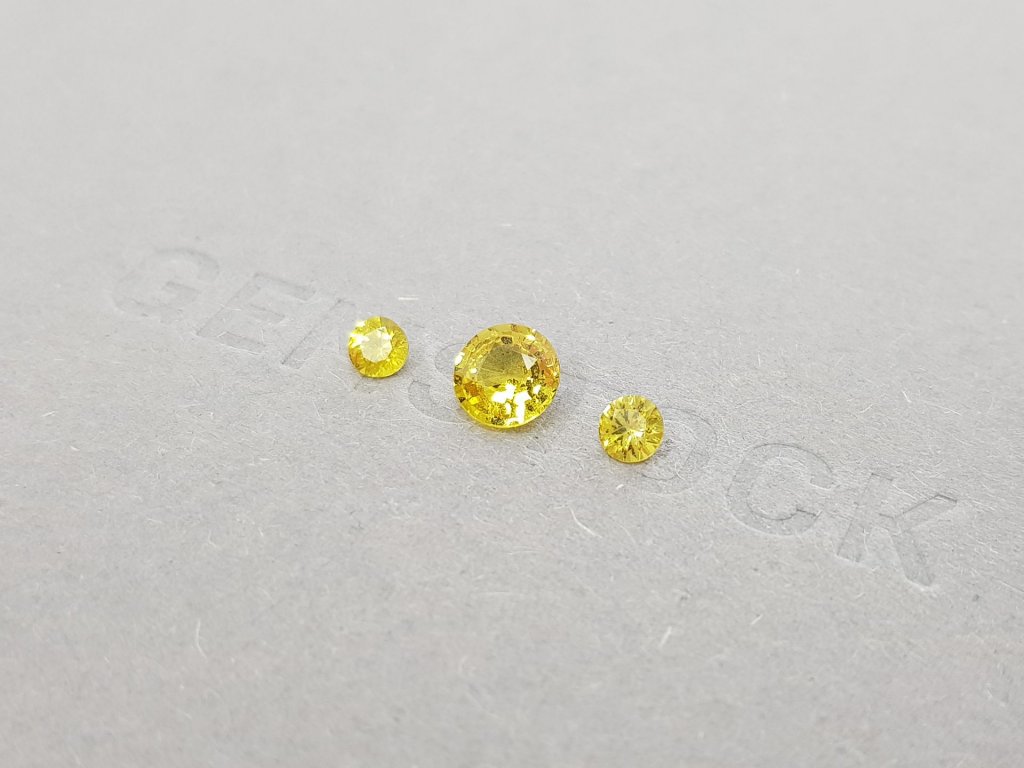 Set of three unheated greenish yellow sapphires 1.30 ct Image №3