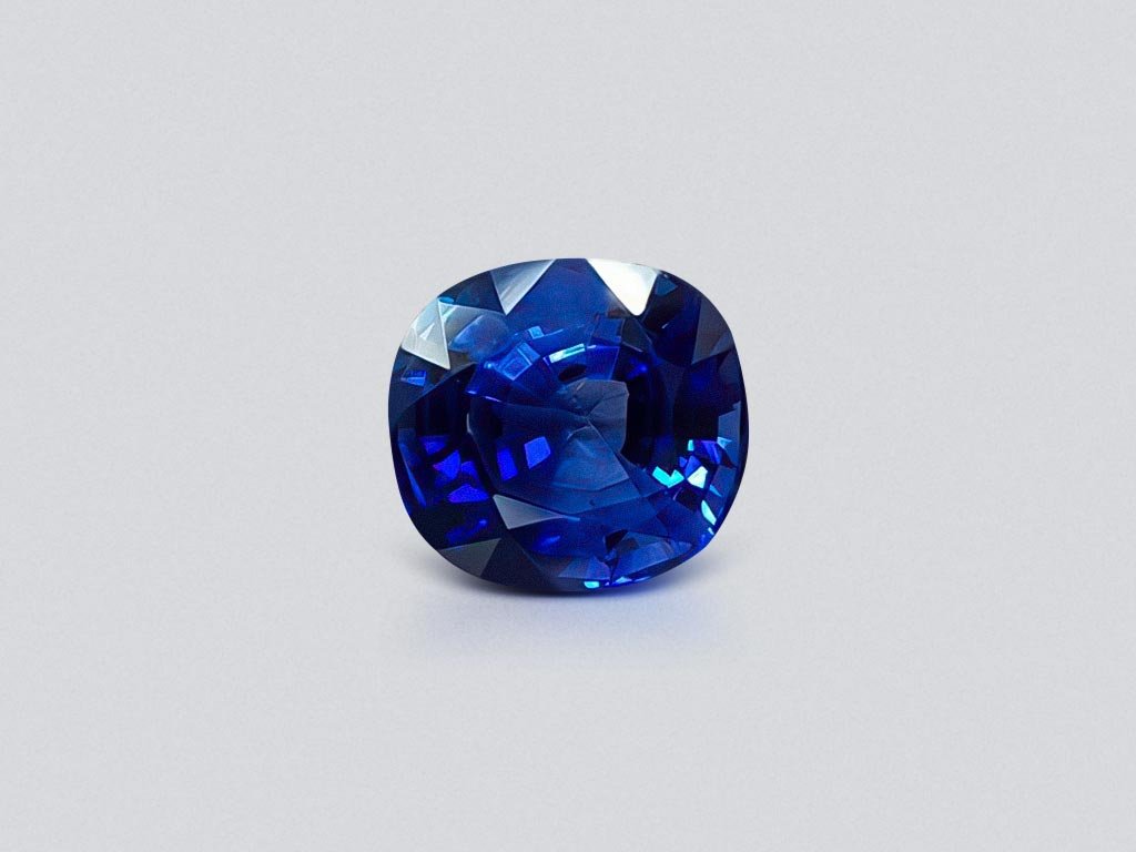 Intense blue sapphire from Sri Lanka 4.94 carats Image №1