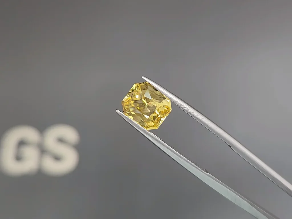 Saphir jaune taille radiant non traité 3,13 carats, Sri Lanka Image №3