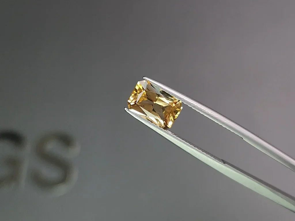 Topaze dorée Impériale 2,37 carats taille radiant, Brésil  Image №3