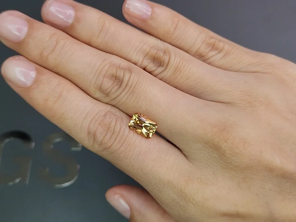 Topaze dorée Impériale 2,37 carats taille radiant, Brésil  Image №2