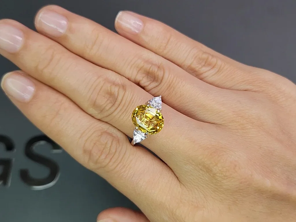 Saphir jaune taille ovale non traité 4,48 carats, Sri Lanka Image №5