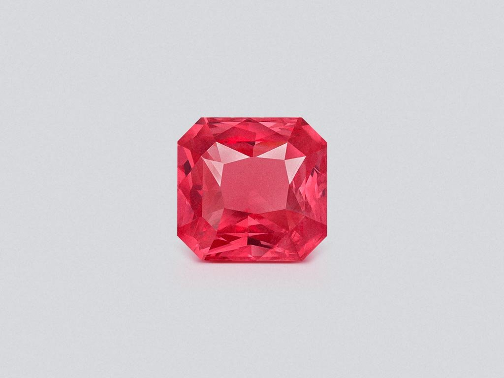 Spinelle Mahenge rose vif taille radiant, 1,54 carats, Tanzanie Image №1