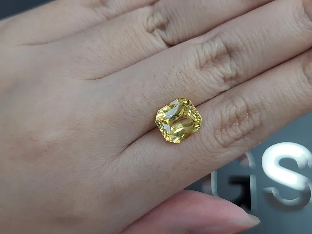 Zafiro amarillo intenso de talla radiante sin calentar de 5,02 carats, Sri Lanka Image №2