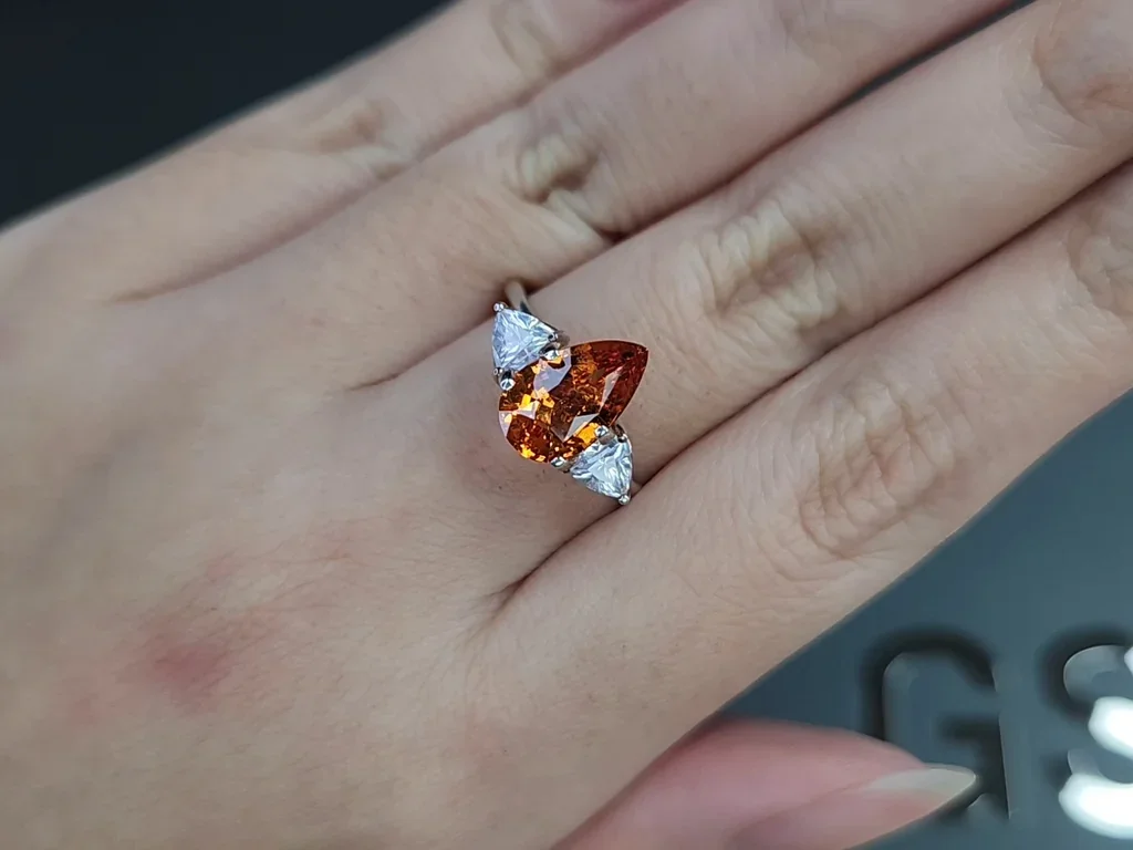 Granate espesartina talla pera color Fanta de 3,10 quilates, Africa Image №5