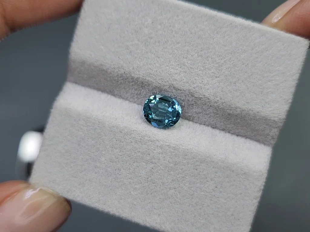 Turmalina azul de corte ovalado de 0,96 carats, de Namibia Image №4