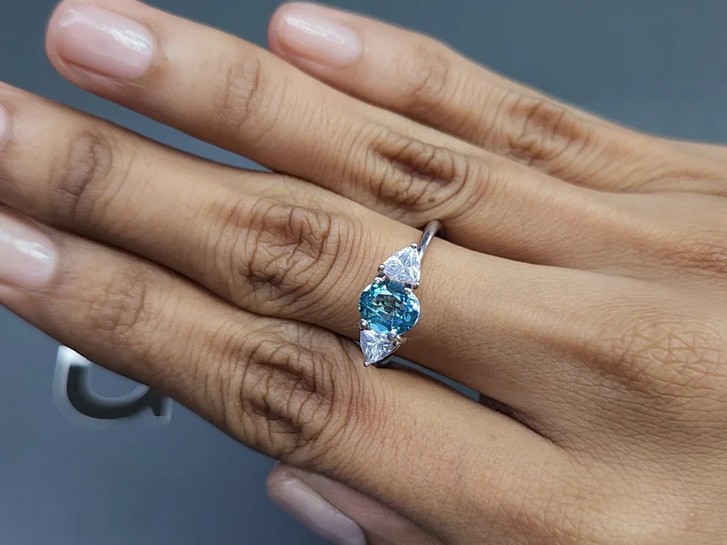 Turmalina azul de corte ovalado de 0,96 carats, de Namibia Image №5