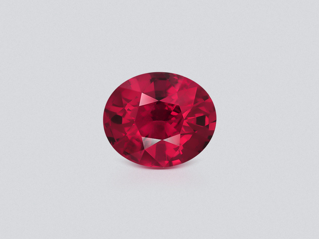 Rubí de sangre de paloma, talla ovalada, 1,23 carats, Mozambique Image №1