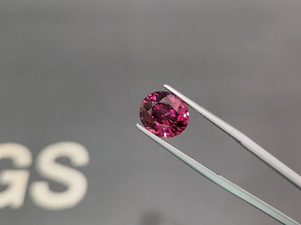 Rhodolite garnet in oval cut 6.47 carats, Tanzania Image №3