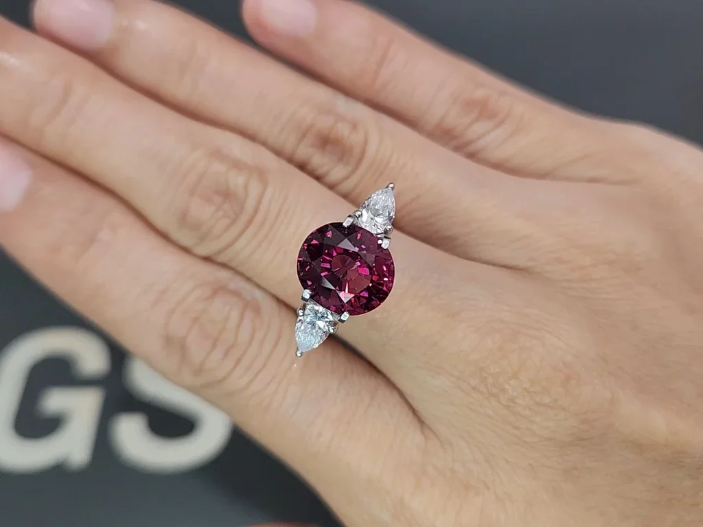 Rhodolite garnet in oval cut 6.47 carats, Tanzania Image №5