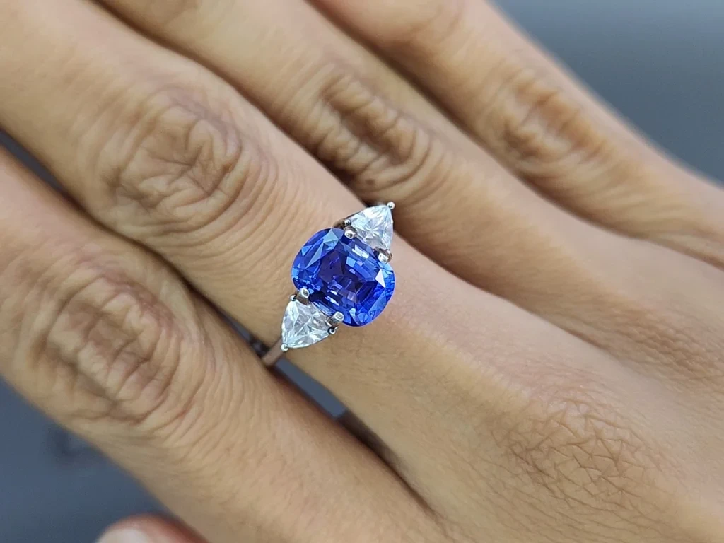 Saphir bleu royal taille coussin non chauffé, 2,52 carats, Sri Lanka Image №5
