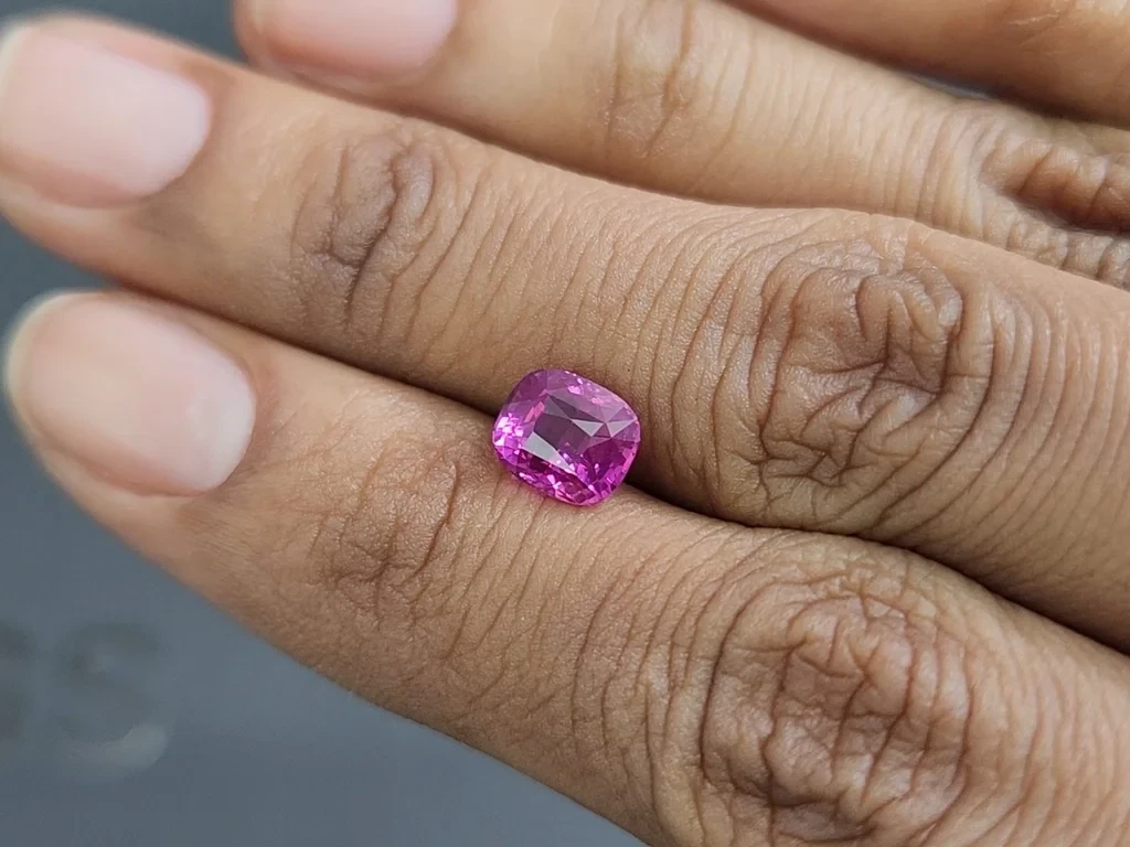 Saphir rose vif non chauffé, taille coussin, 2,02 carats, Sri Lanka  Image №2