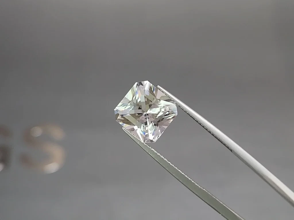 Kunzite light green radiant cut 5.88 carats, Pakistan Image №3