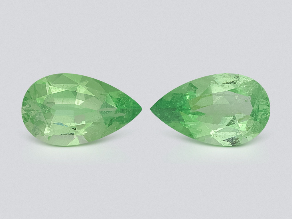 Paar tsavorite im birnen schliff, 1,78 karat, Afrika Image №1