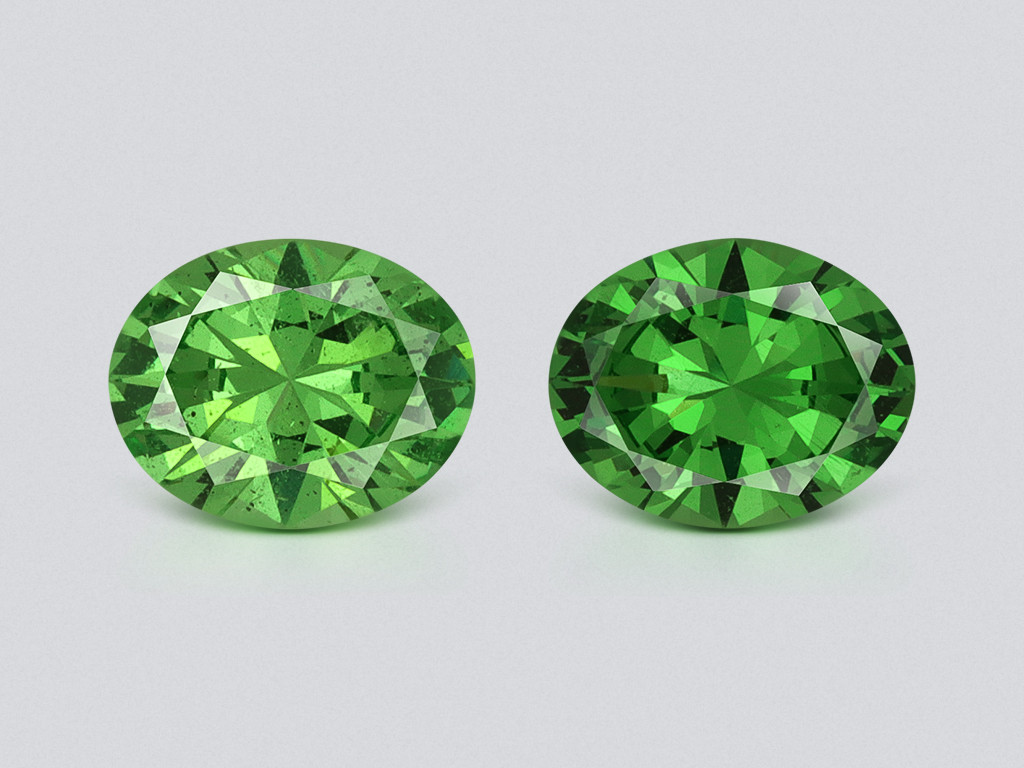 Une paire de grenats tsavorites de taille ovale 0,65 carats, Tanzanie Image №1