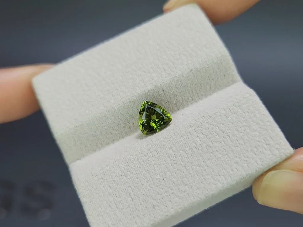 Grüner turmalin im trillion-schliff 1,18 karat, Tansania Image №4