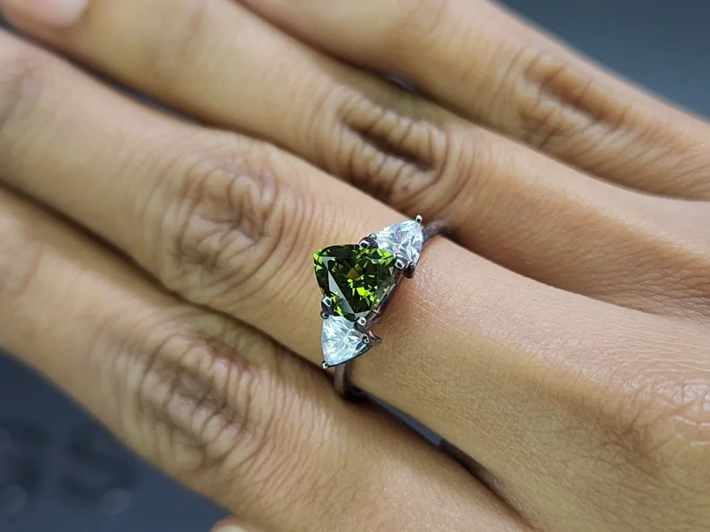 Grüner turmalin im trillion-schliff 1,18 karat, Tansania Image №5