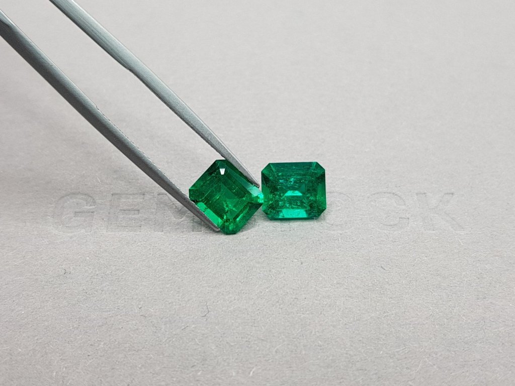 Pair of intense Muzo Green emeralds 2.99 ct, Colombia Image №4