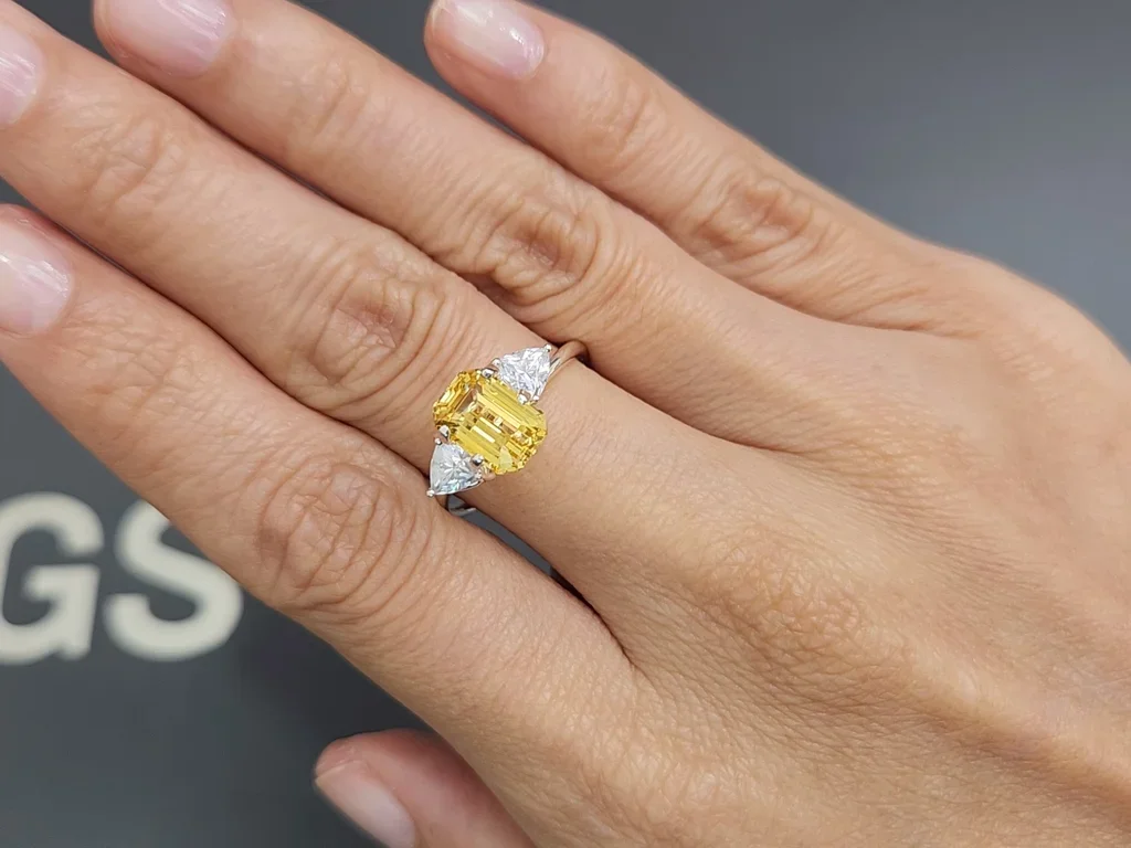 Saphir jaune taille octogonale 3,01 carats, Sri Lanka  Image №5