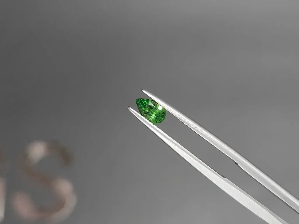 Granate tsavorita talla pera 0,42 quilates, Tanzania Image №3