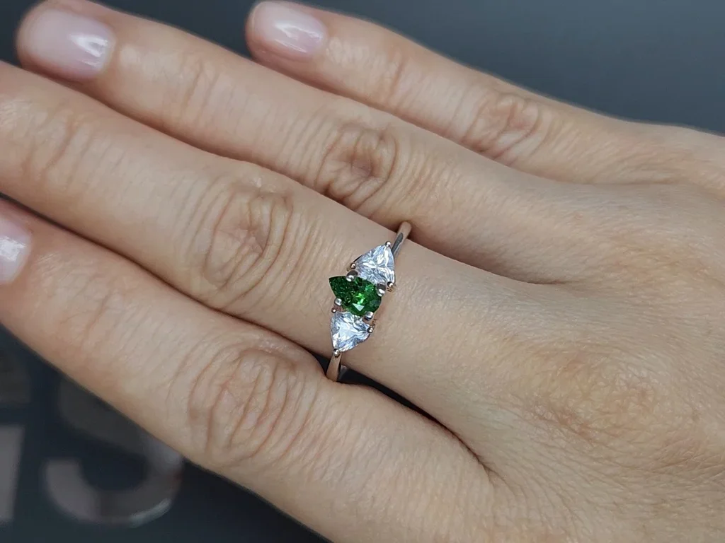 Granate tsavorita talla pera 0,42 quilates, Tanzania Image №5