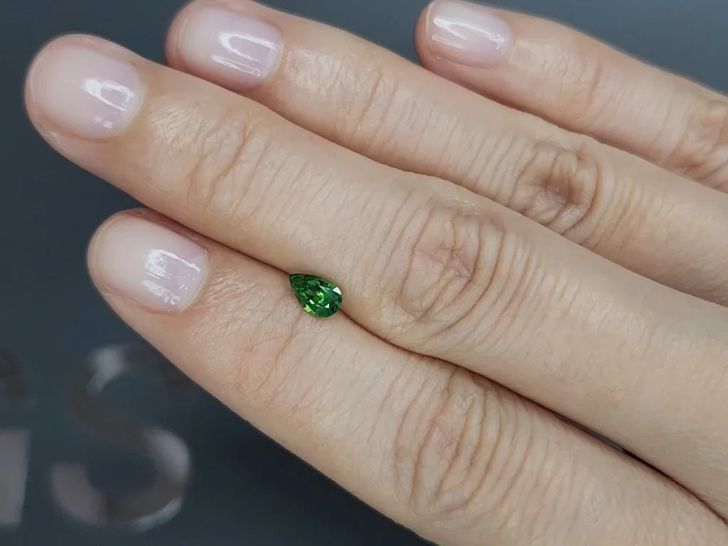 Granate tsavorita talla pera 0,42 quilates, Tanzania Image №2