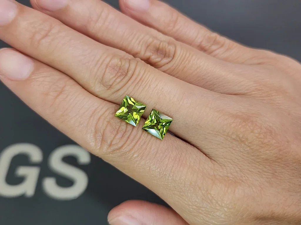 Paire de péridots taille princesse 3,81 ct, Burma Image №2