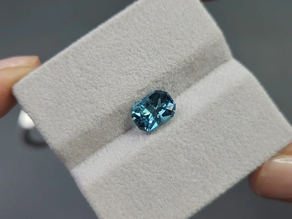 Tourmaline bleue taille radiant 2,20 carats, Namibie Image №4