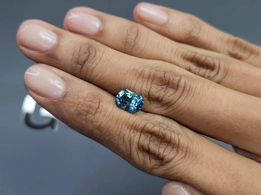 Tourmaline bleue taille radiant 2,20 carats, Namibie Image №2