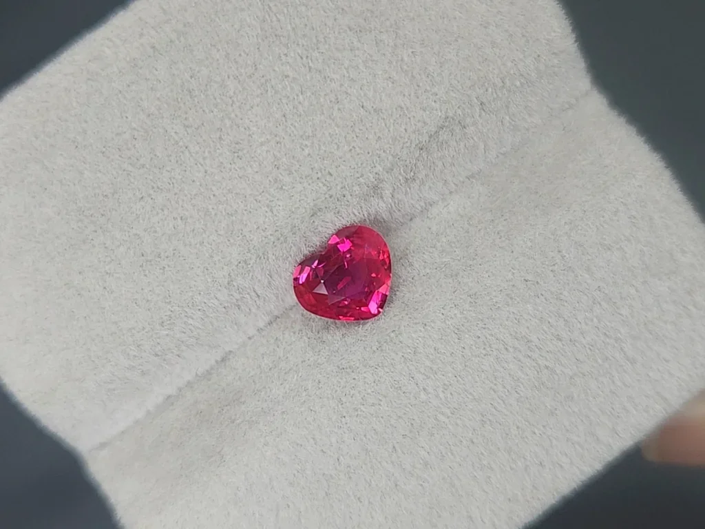 Unheated ruby heart cut 0.999ct, Mozambique Image №4
