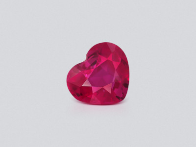 Unbeheizter rubin im herzschliff 0,999 carats, Mosambik photo