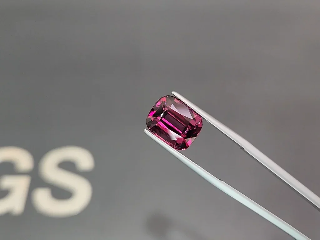 Grenat rhodolite taille coussin 8,00 carats, Tanzanie Image №3